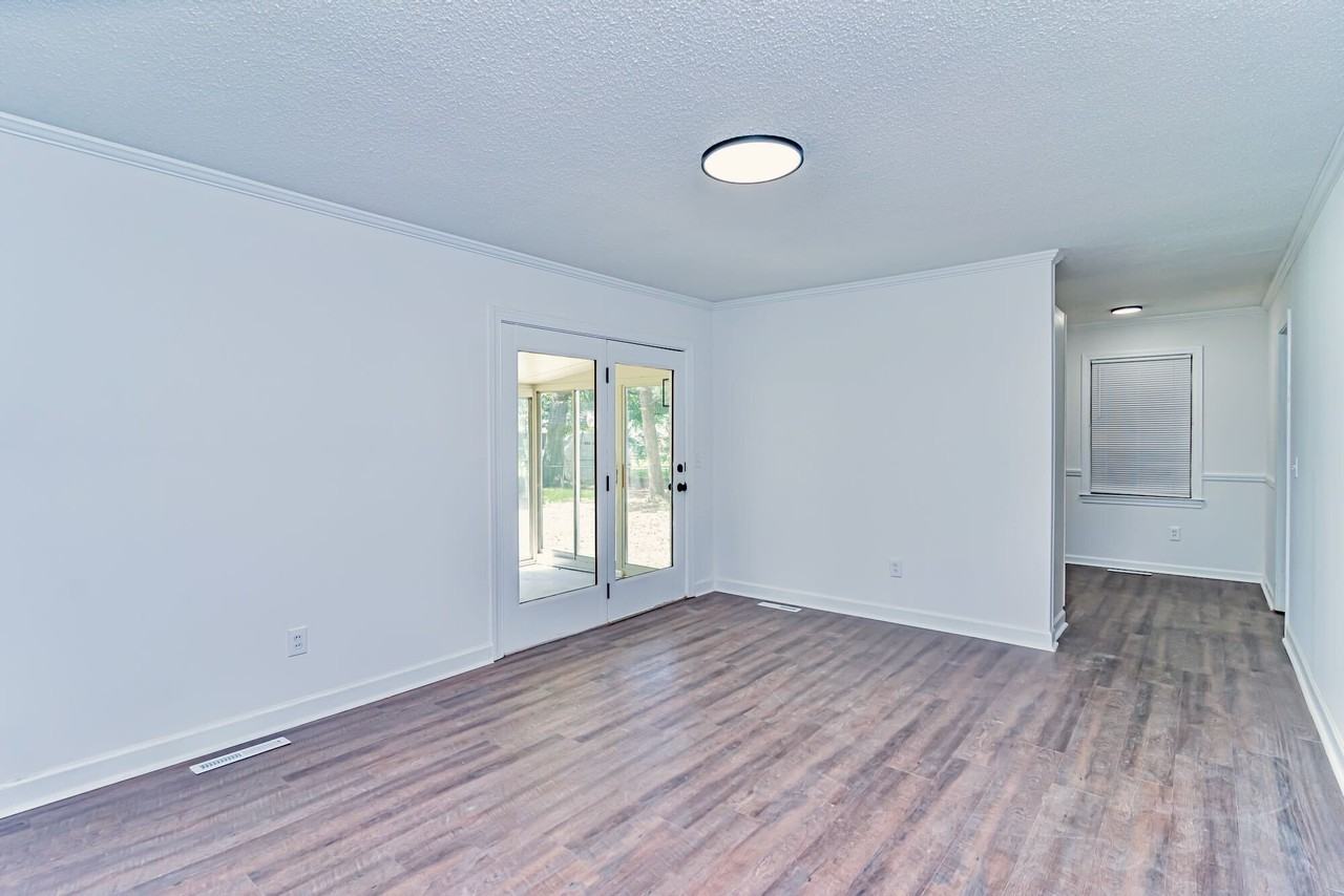 200 Lanewood Dr - Photo 3 of 17