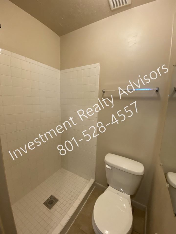 585 N Main St #12B - Photo 4 of 5