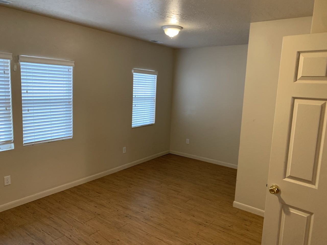 585 N Main St #11 - Photo 3 of 5