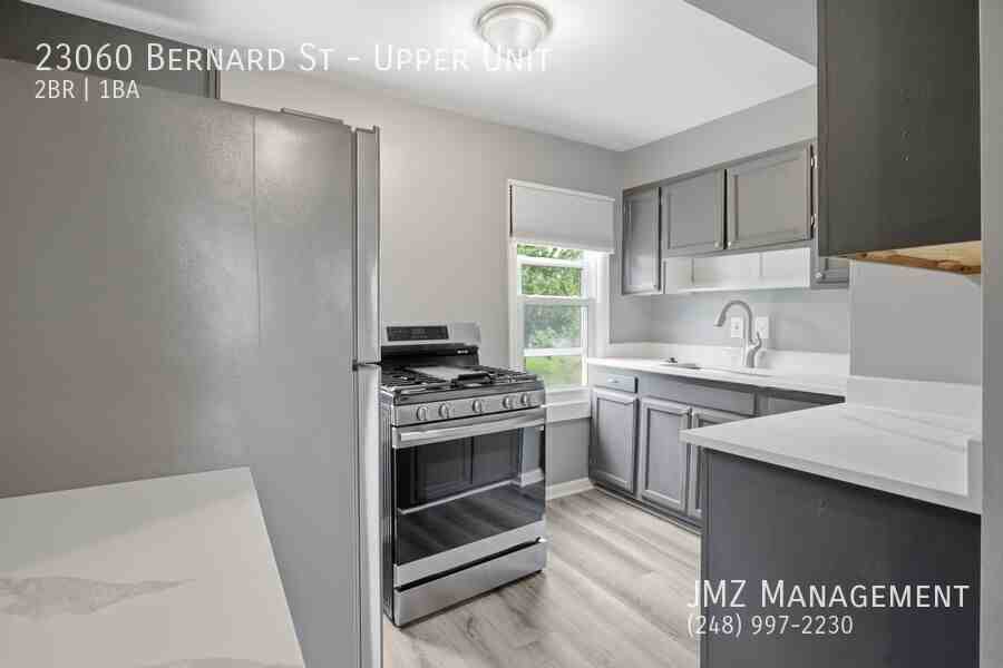 23060 Bernard St - Photo 4 of 40