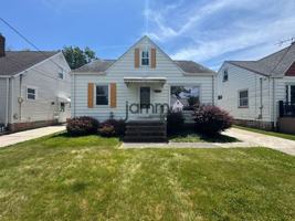 featured image of 6227 Traymore Ave