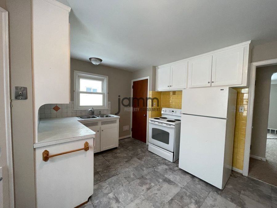 6227 Traymore Ave - Photo 4 of 19