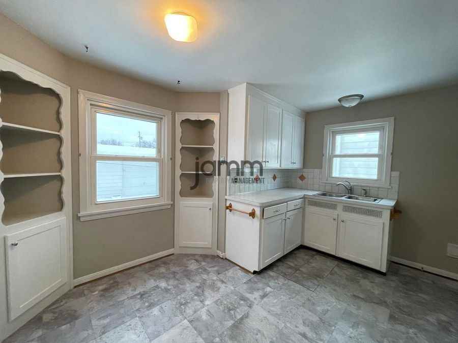 6227 Traymore Ave - Photo 5 of 19
