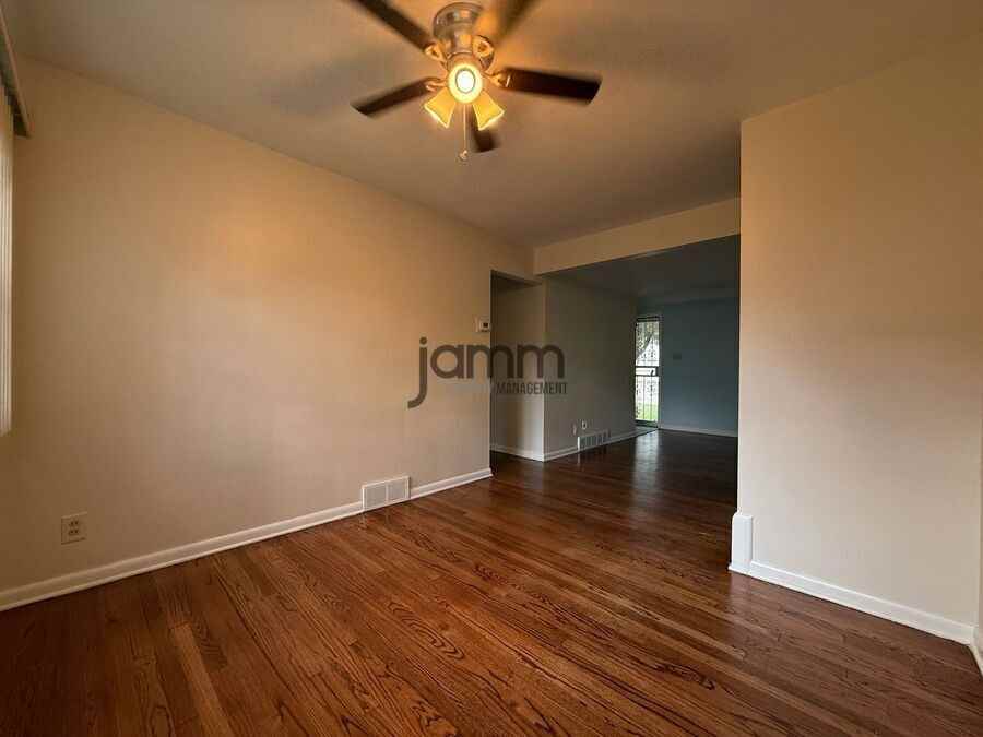 24113 E Silsby Rd - Photo 5 of 28
