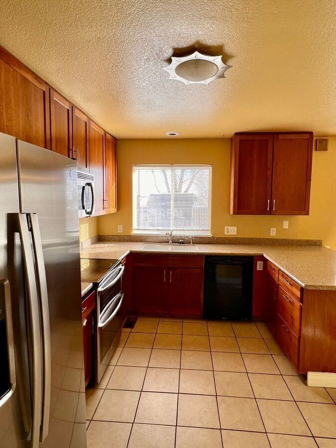 1408 Marigold Dr - Photo 5 of 23