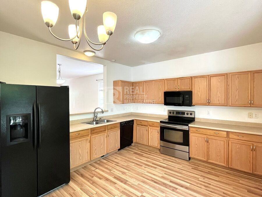 2158 Creekridge Pt - Photo 4 of 17