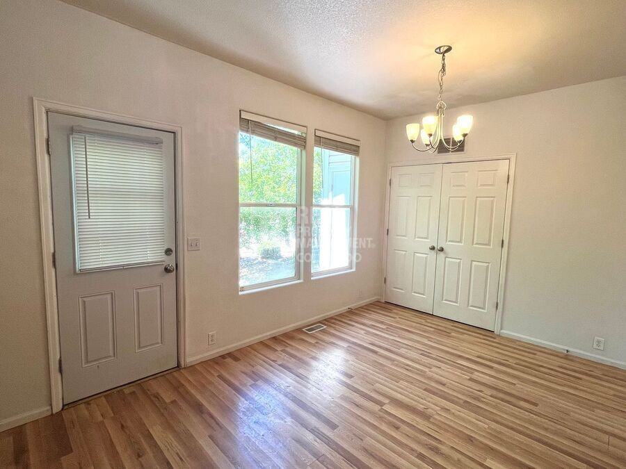 2158 Creekridge Pt - Photo 5 of 17
