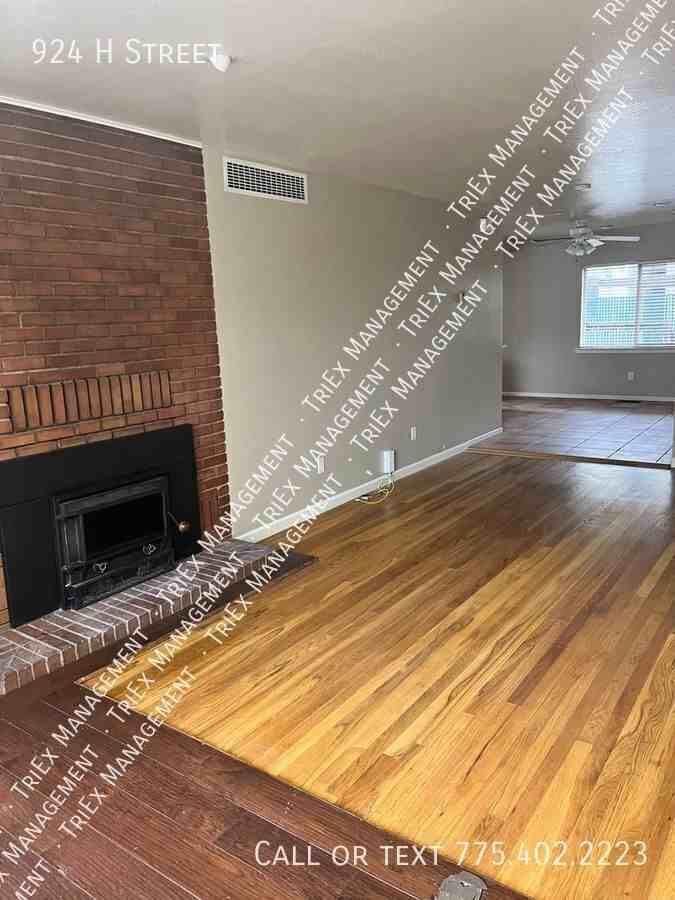 924 H St - Photo 5 of 25