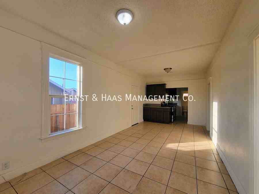 1815 E 11th St - Photo 2 of 17