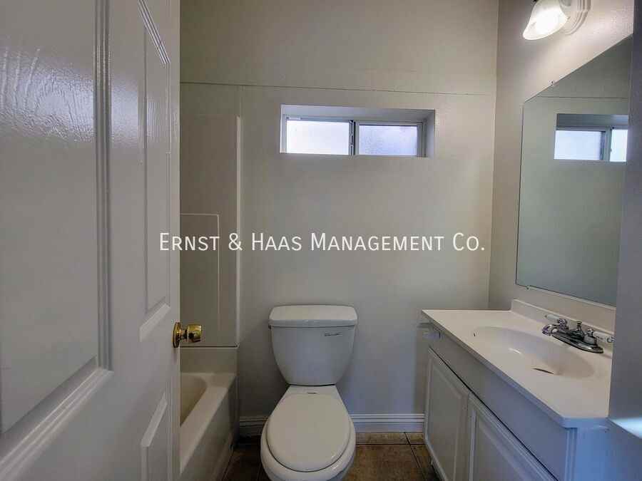 1815 E 11th St - Photo 6 of 17