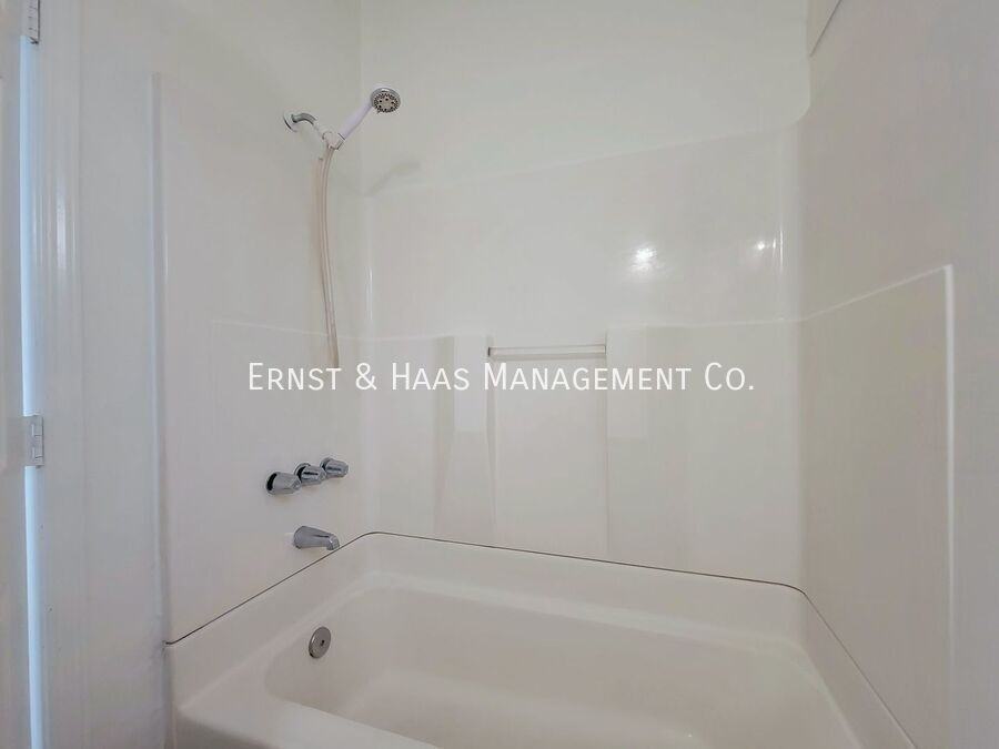 1815 E 11th St - Photo 7 of 17