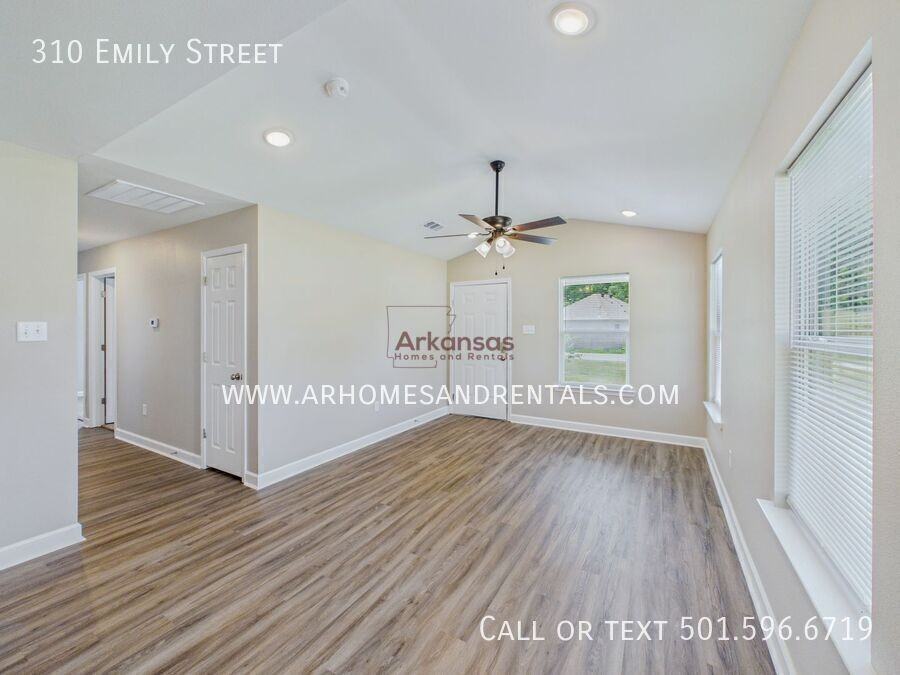 310 E Emily St - Photo 2 of 16