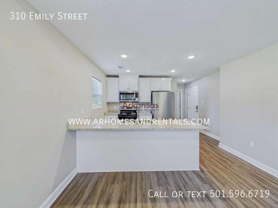 310 E Emily St - Photo 4 of 16
