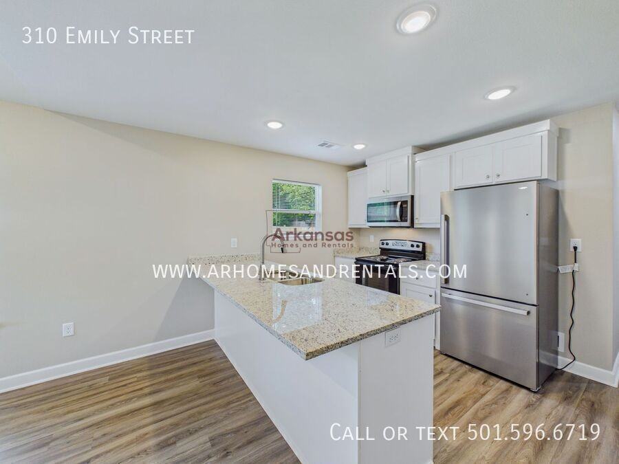 310 E Emily St - Photo 5 of 16