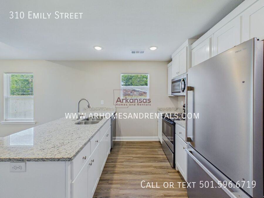 310 E Emily St - Photo 6 of 16