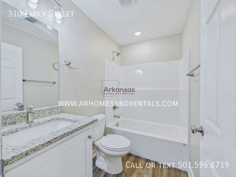 310 E Emily St - Photo 7 of 16