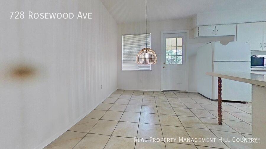 728 Rosewood Ave - Photo 5 of 13