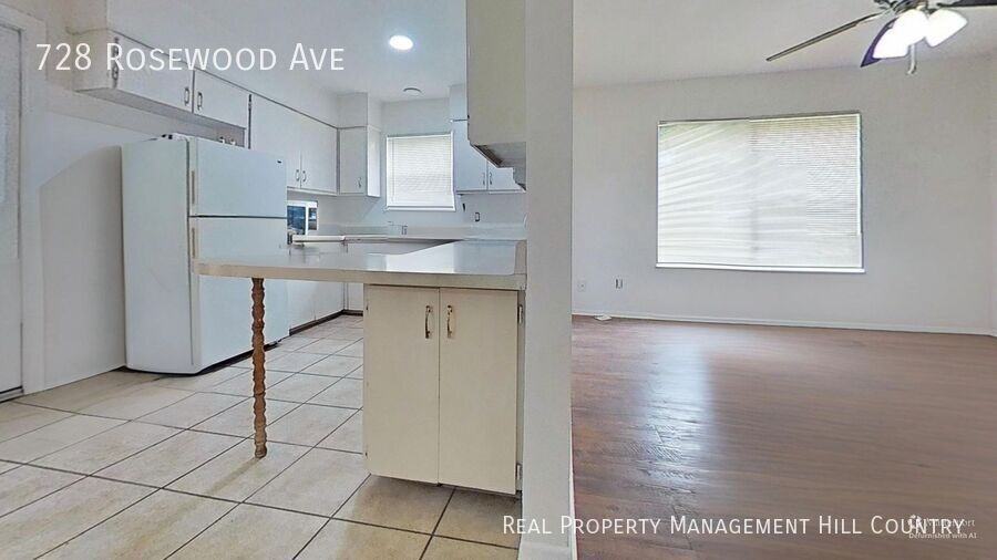 728 Rosewood Ave - Photo 6 of 13