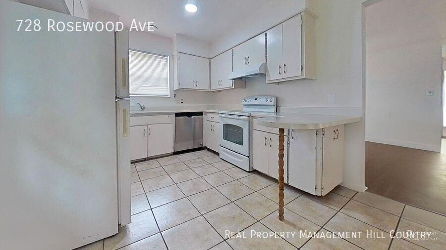 728 Rosewood Ave - Photo 7 of 13