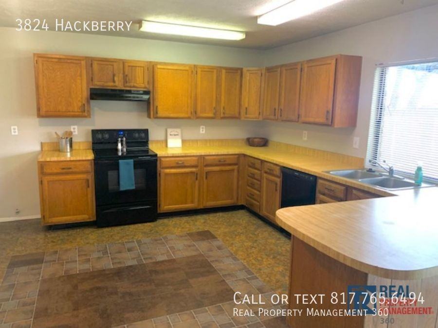 3824 Hackberry Ln - Photo 4 of 10