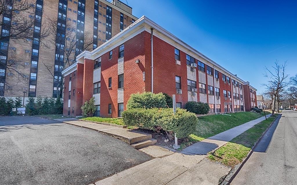 275 S Harrison Street - Photo 4 of 4