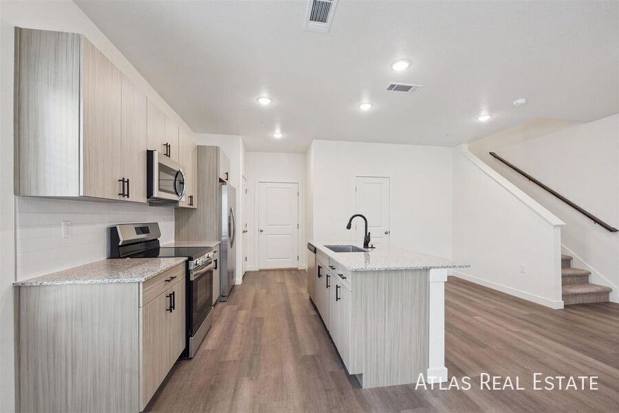 637 Coney Aly #19-637 - Photo 4 of 50