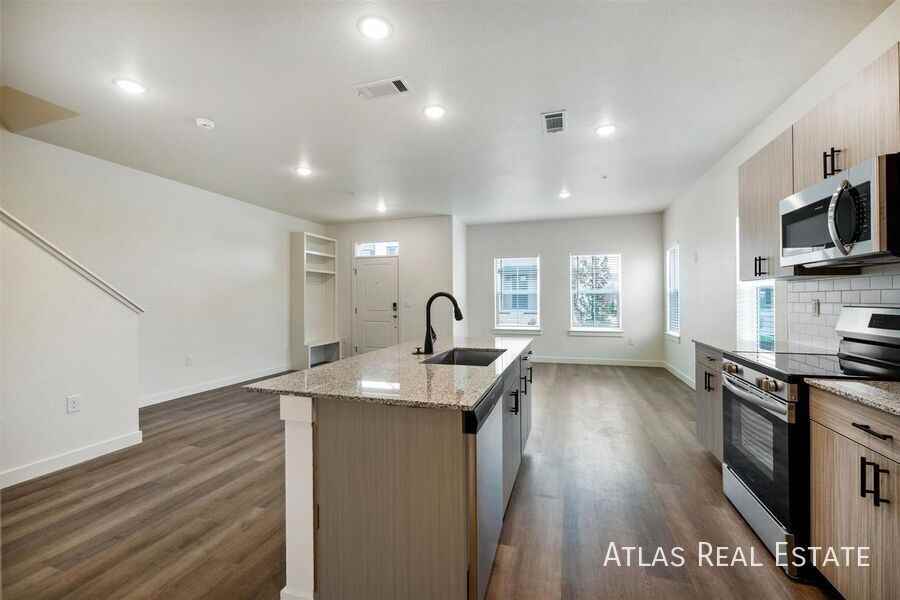 637 Coney Aly #19-637 - Photo 7 of 50