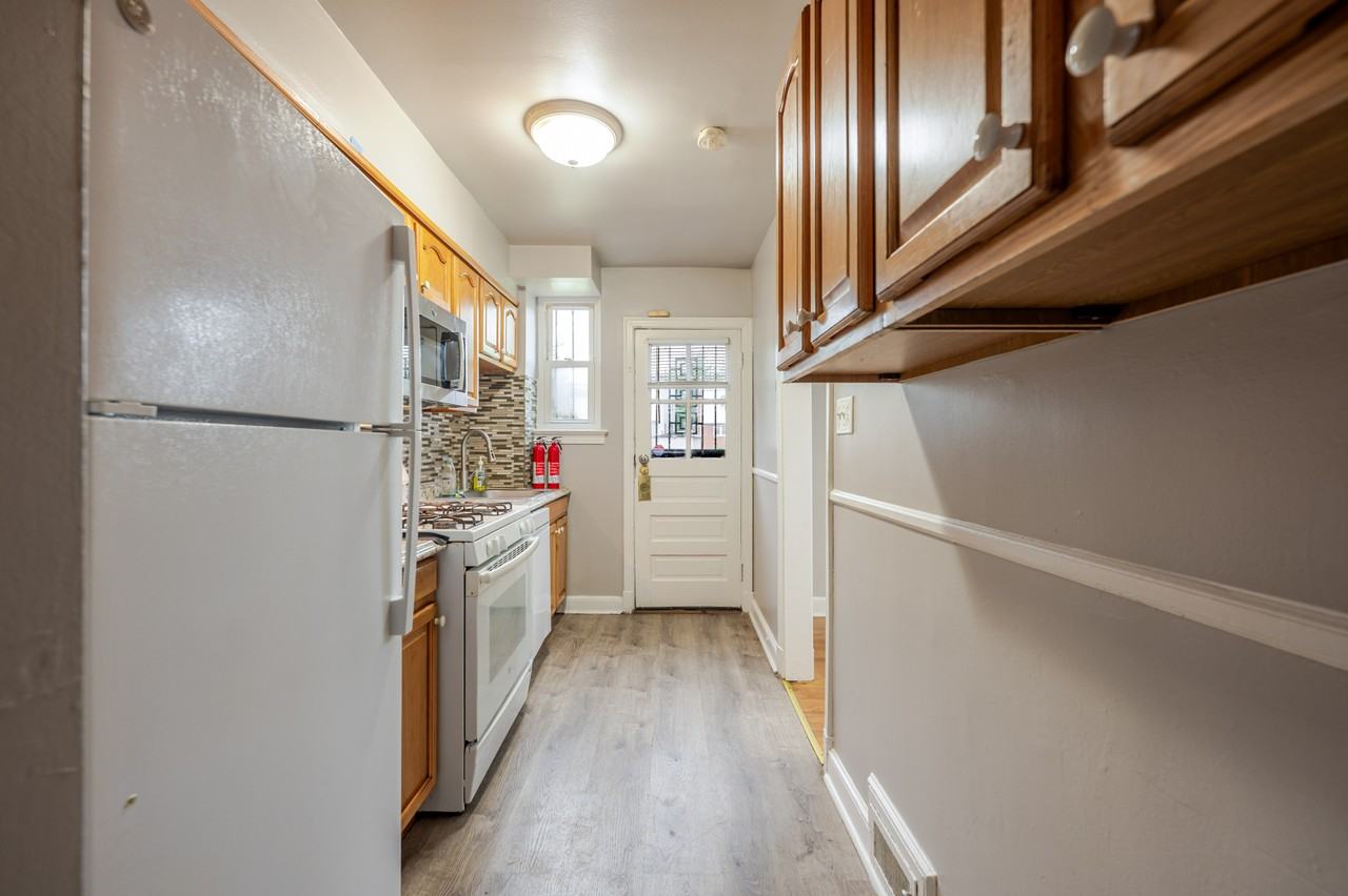 4724 Blaine St Ne - Photo 3 of 23