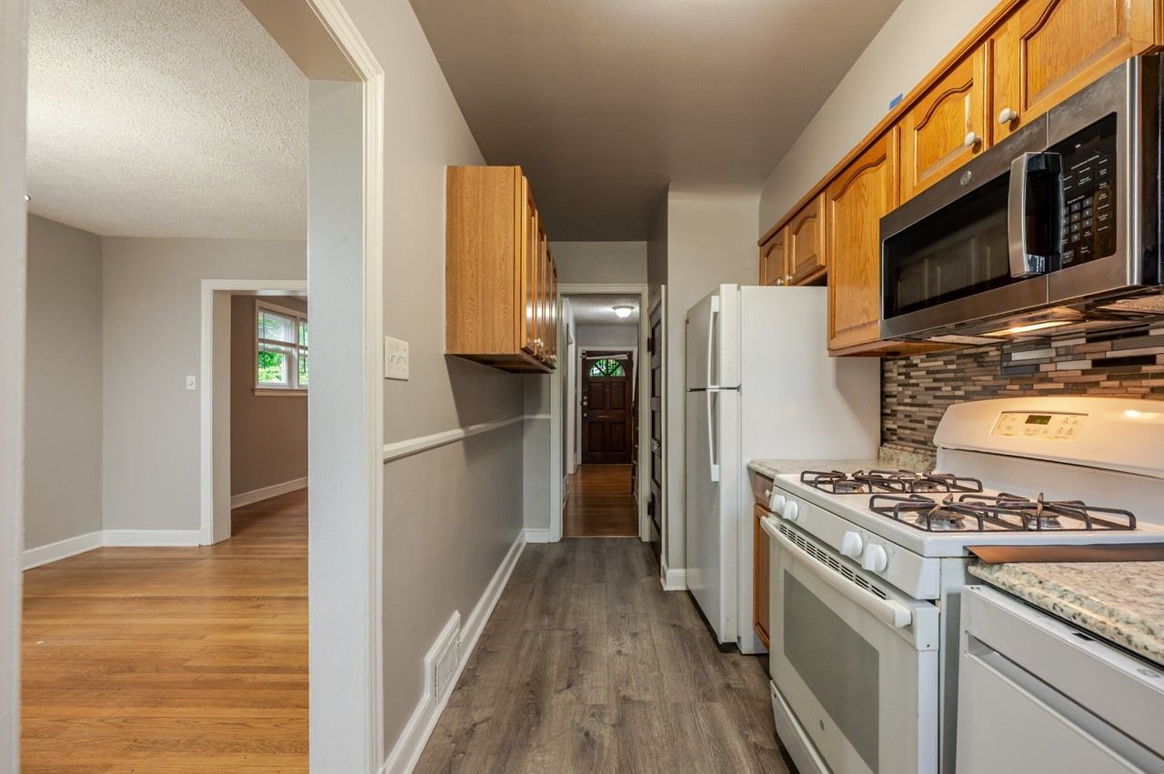 4724 Blaine St Ne - Photo 4 of 23