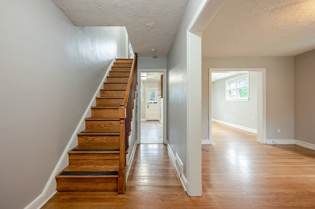 4724 Blaine St Ne - Photo 7 of 23