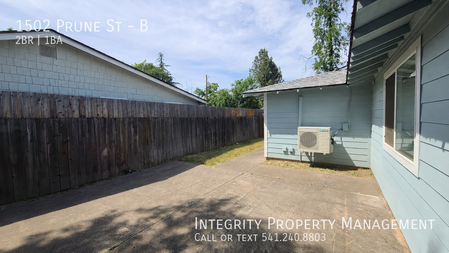 1502 Prune St #B - Photo 3 of 16