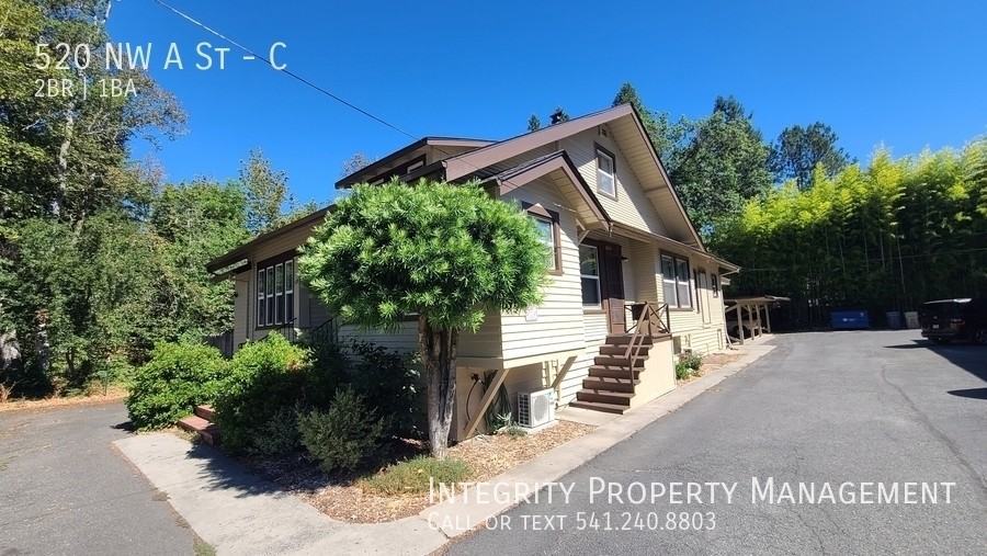 520 Nw A St #C - Photo 3 of 20
