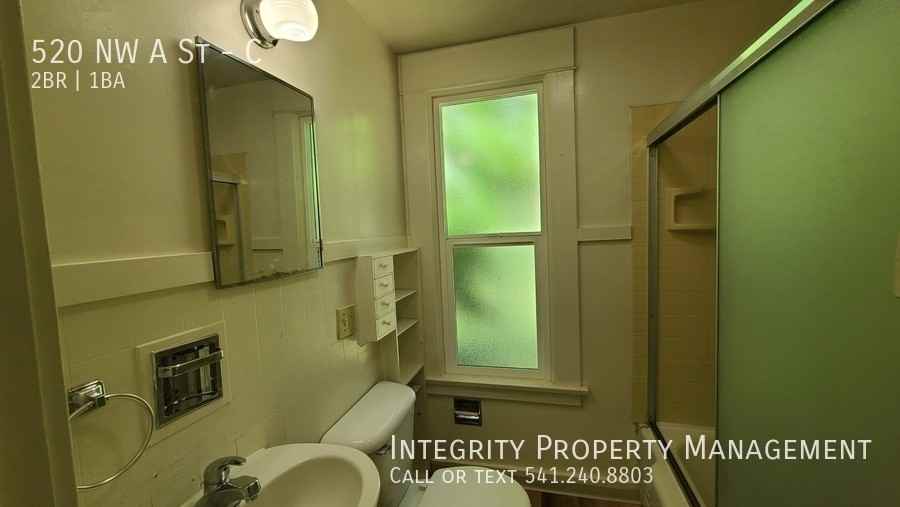 520 Nw A St #C - Photo 7 of 20