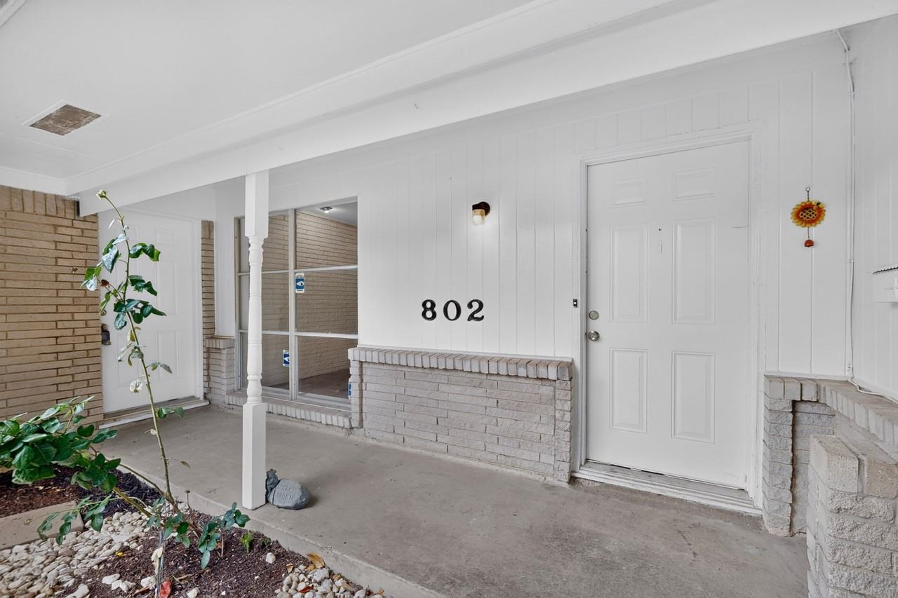 802 Wisteria Way - Photo 2 of 28