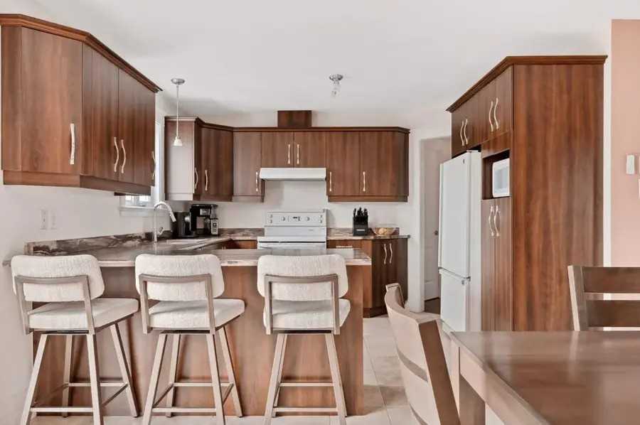 2817 W 6th St - Photo 2 of 4