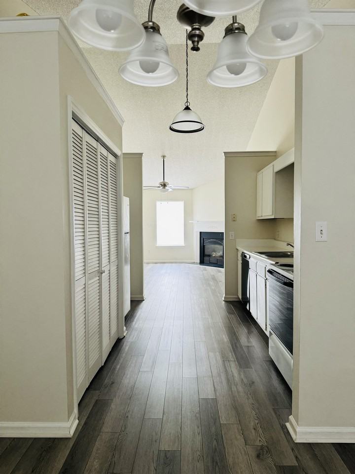 2607 Bluff View Drive Unit B - Photo 4 of 15
