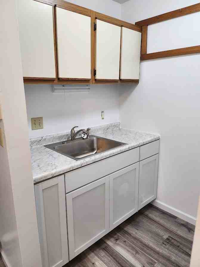 100 W Grove Street - Photo 2 of 11