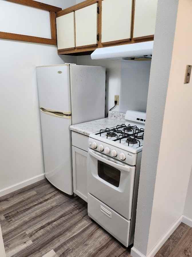 100 W Grove Street - Photo 3 of 11