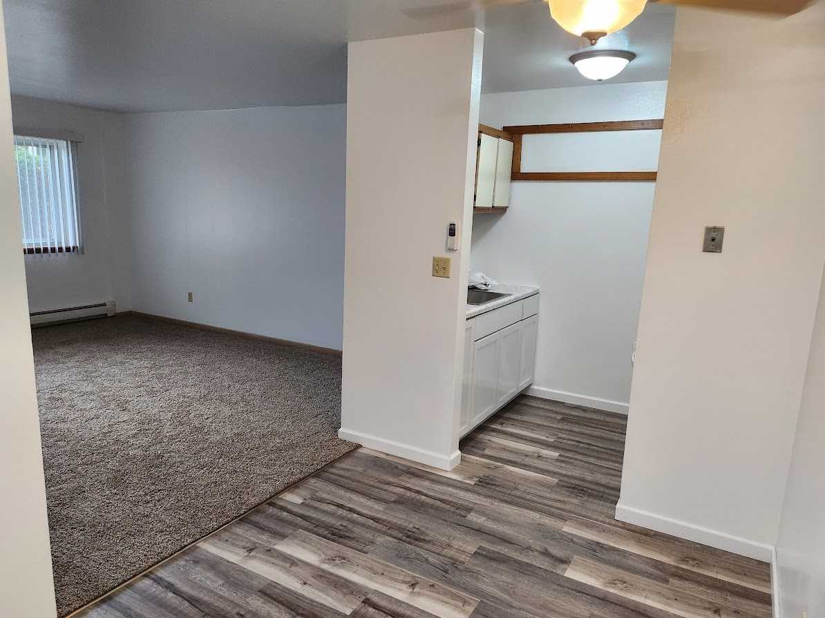 100 W Grove Street - Photo 5 of 11