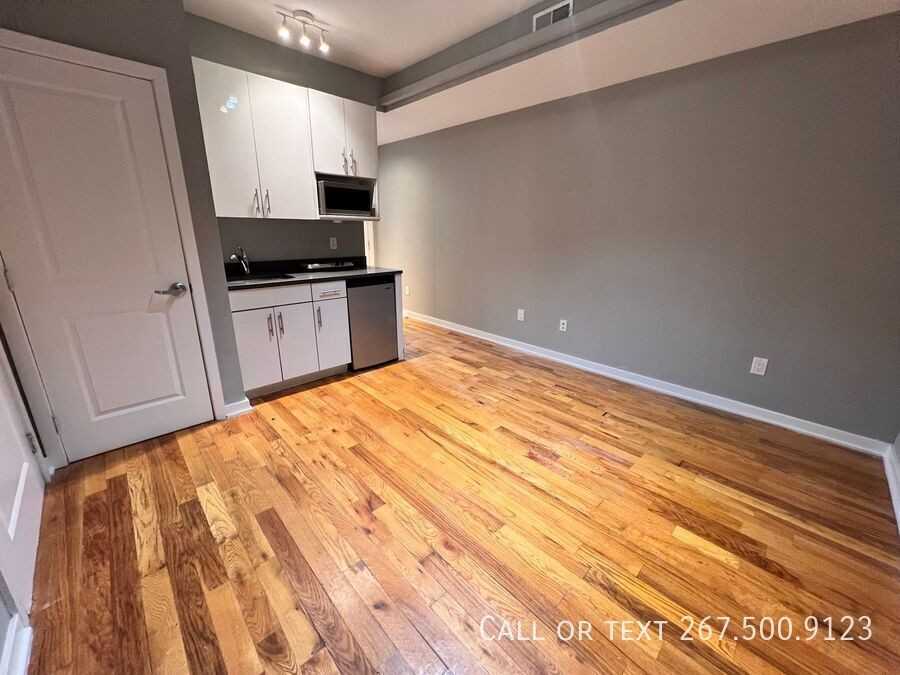 535 N Budd St #2B - Photo 3 of 9