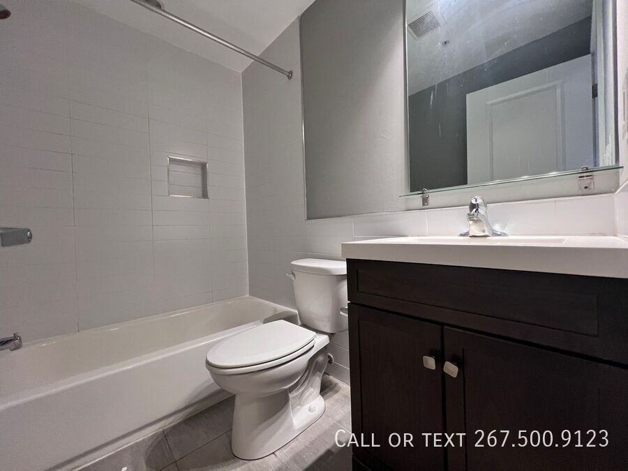 535 N Budd St #2B - Photo 6 of 9