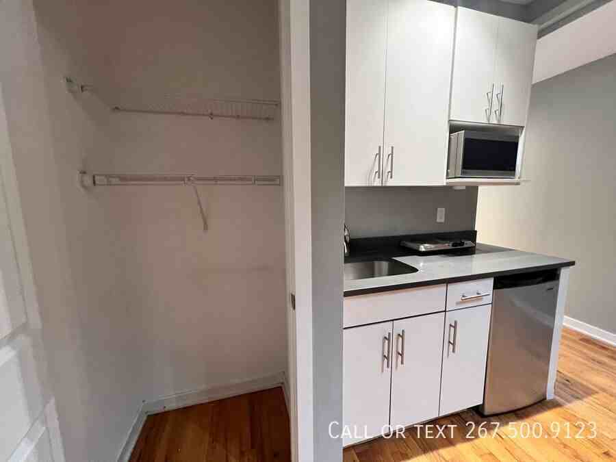 533 N Budd St #3B - Photo 2 of 9