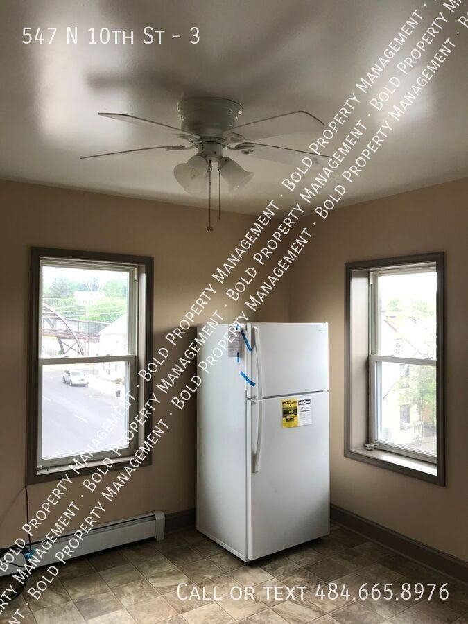 547 N 10th St #3 - Photo 2 of 10