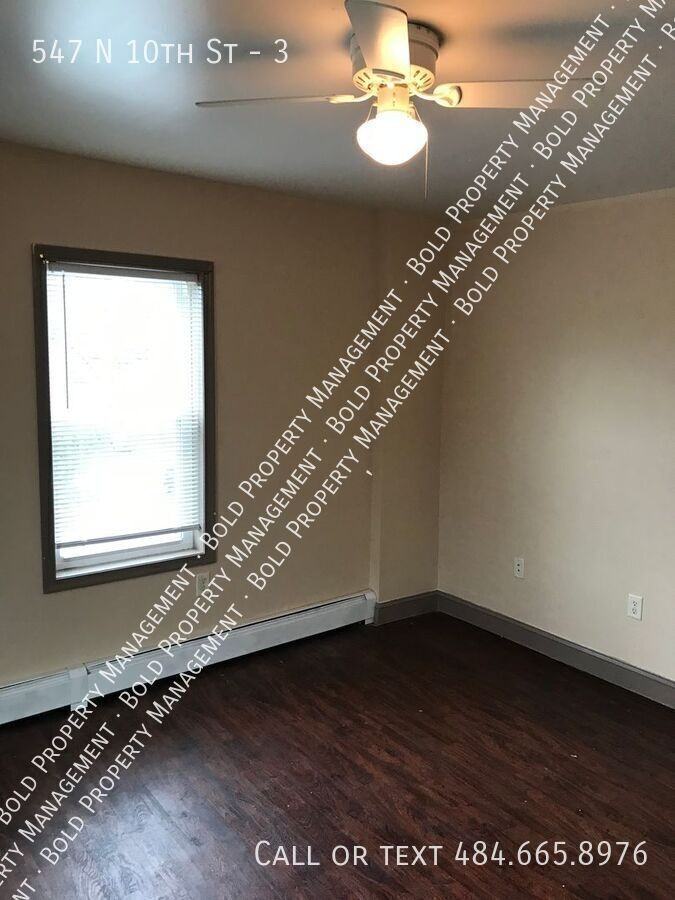 547 N 10th St #3 - Photo 4 of 10