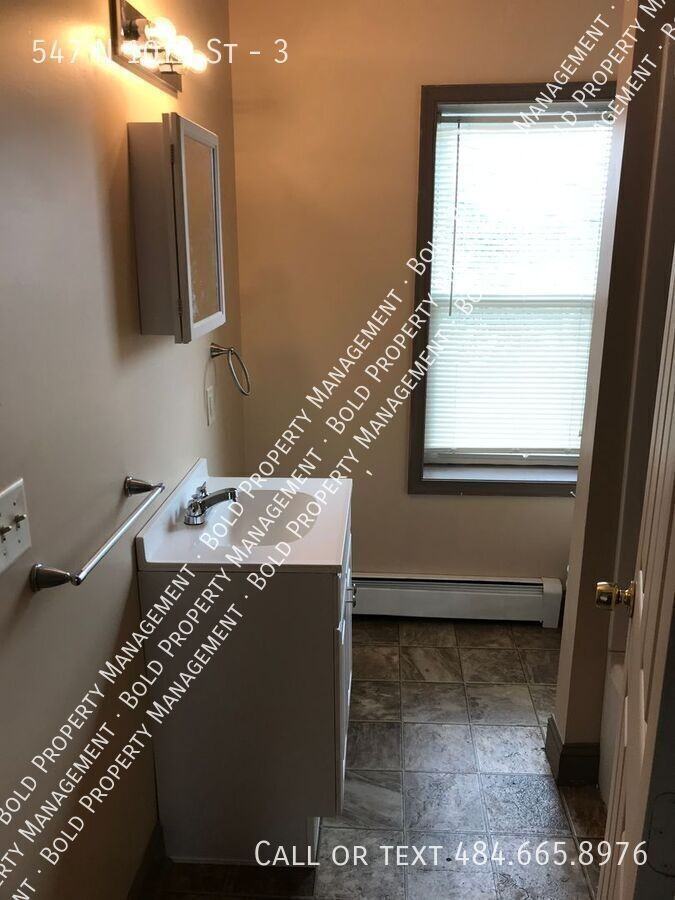 547 N 10th St #3 - Photo 5 of 10