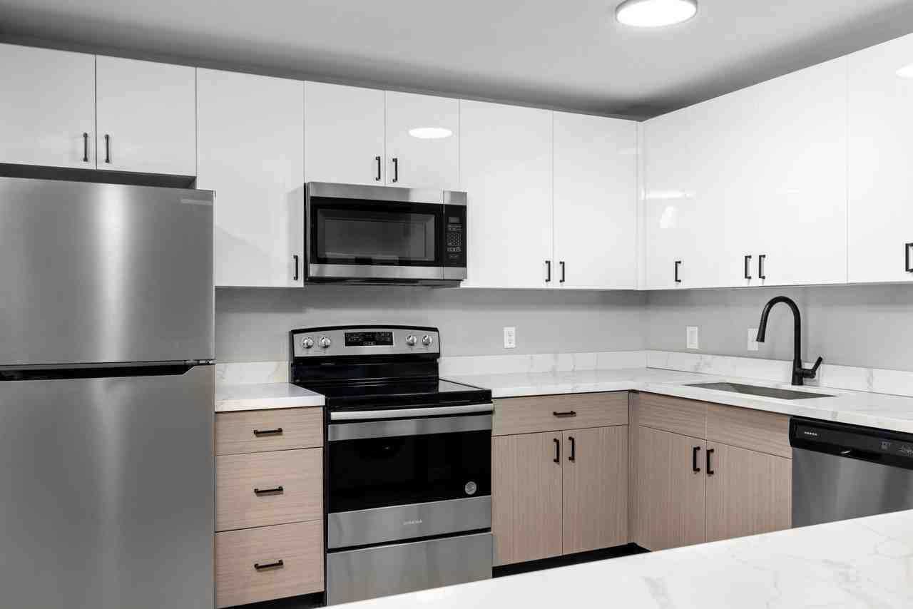 50 Devon Ct #B8 - Photo 2 of 10