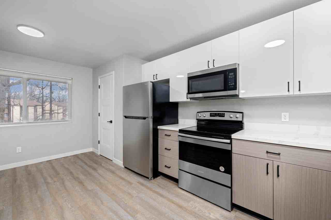 50 Devon Ct #B8 - Photo 4 of 10