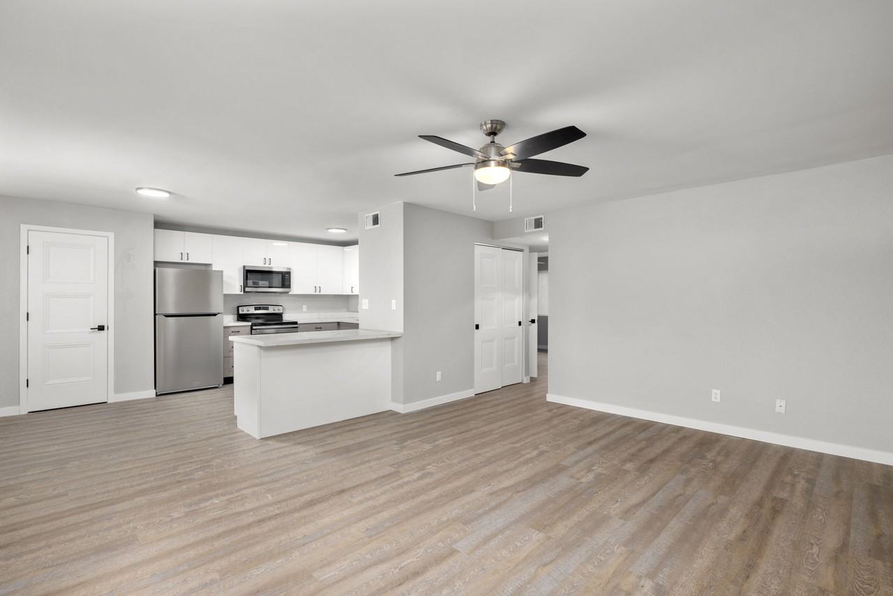 50 Devon Ct #B8 - Photo 5 of 10