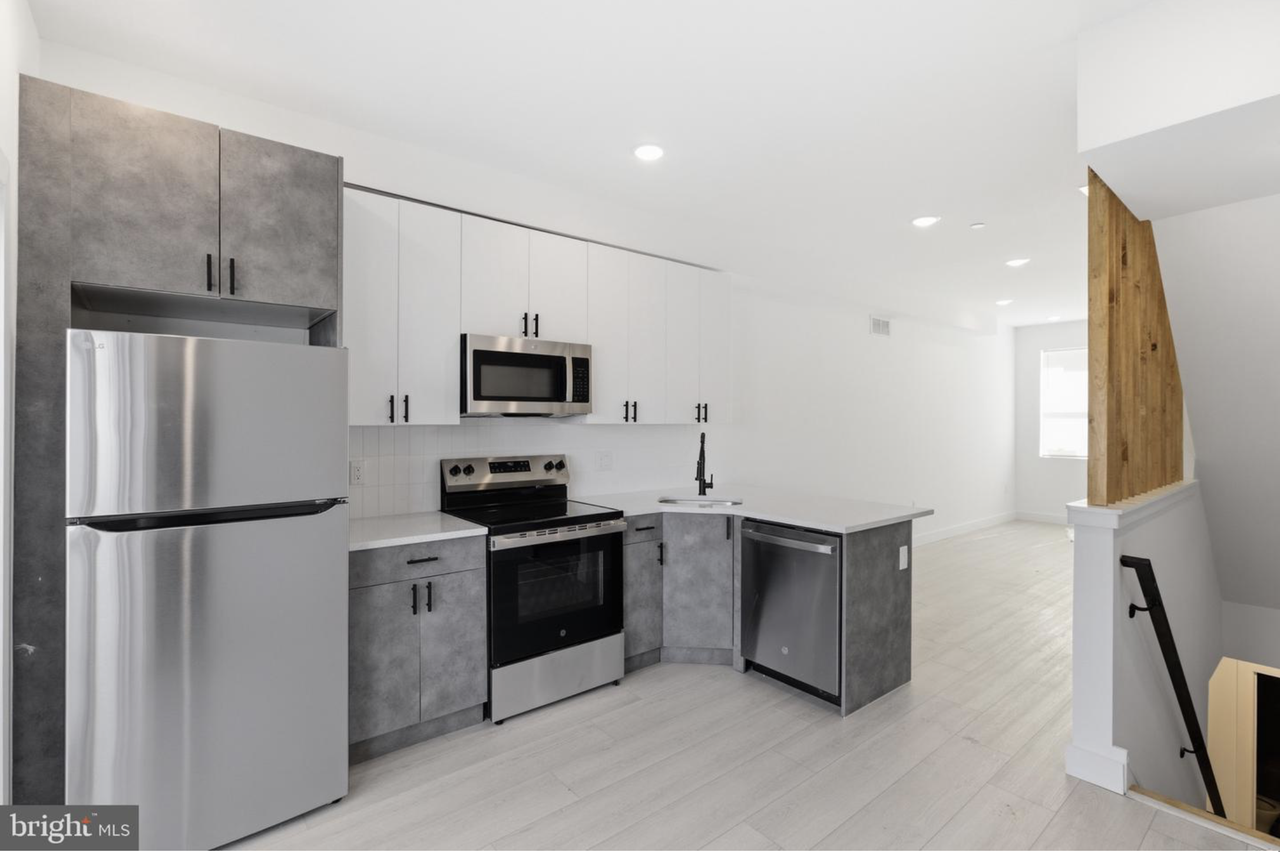 1023 W Orleans St - Photo 6 of 24