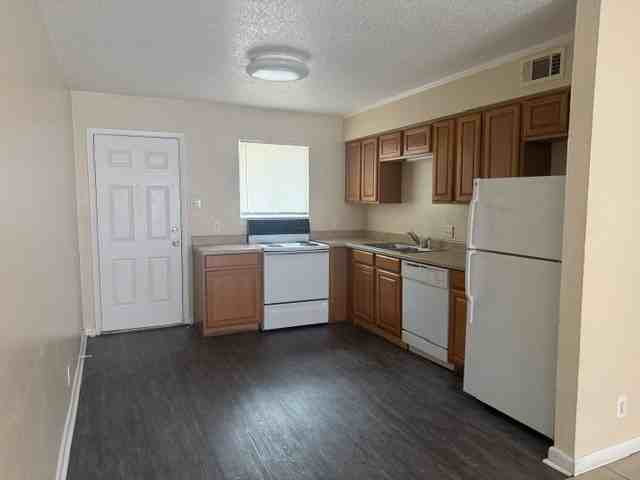 3710 Pine Street - Photo 3 of 7